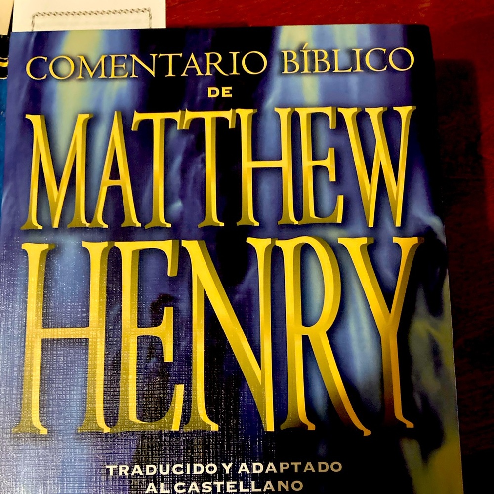 Biblias y diccionarios y mucho mas - Picture 1 of 6